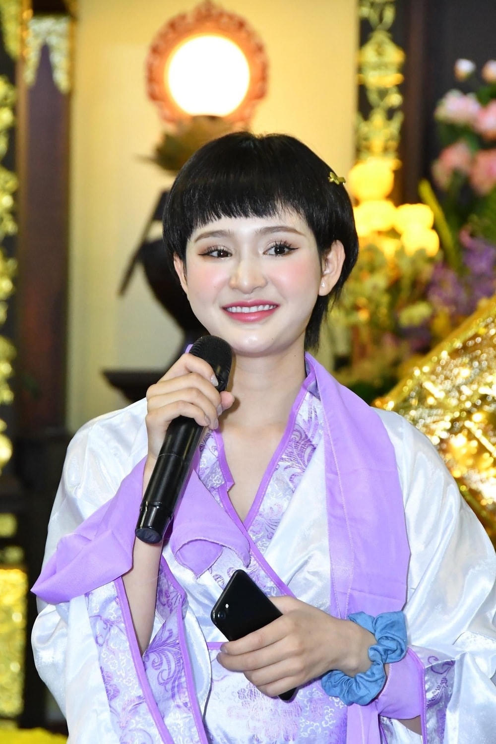 Hằng Nga tóc ngắn cá tính Hiền Hồ.