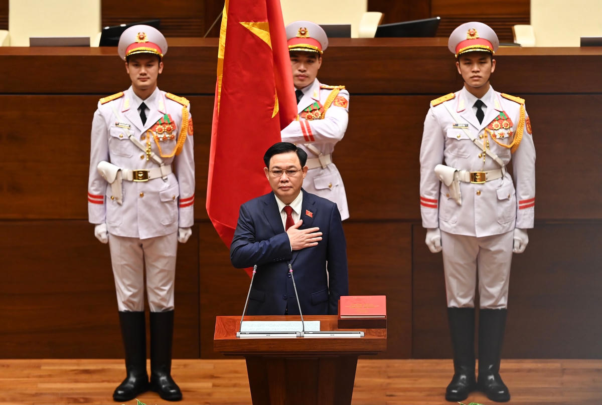 Tân Chủ tịch Quốc hội Vương Đình Huệ tuyên thệ nhậm chức Chủ tịch Quốc hội nước Cộng hòa xã hội chủ nghĩa Việt Nam.