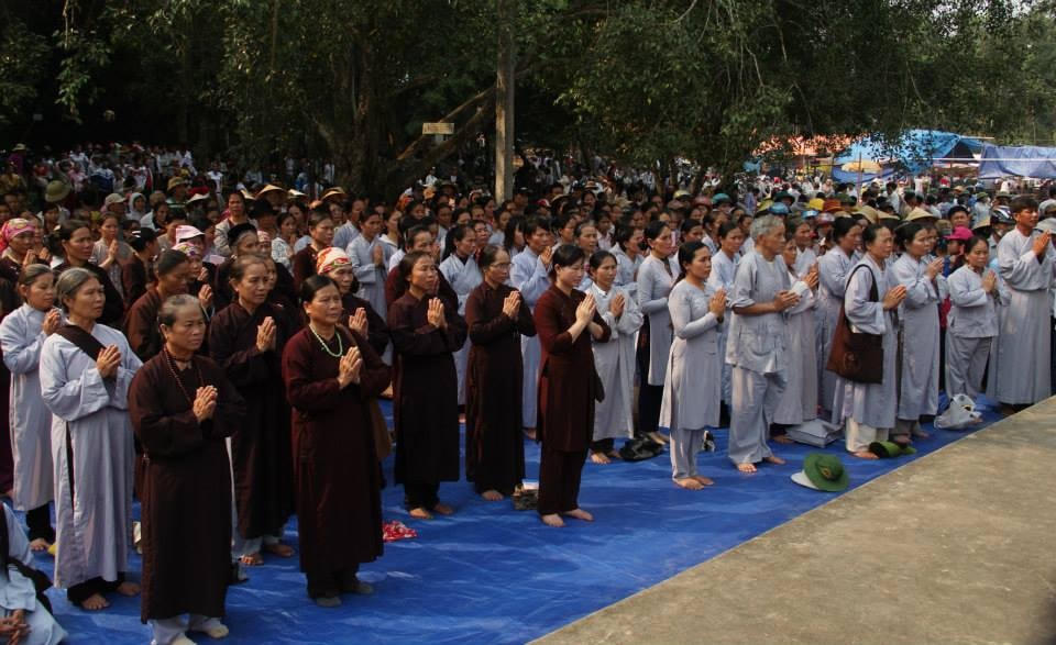 Bên cạnh những sự tiện ích thì đi lễ chùa online cũng tồn tại không ít những rủi ro so với đi chùa trực tiếp. 