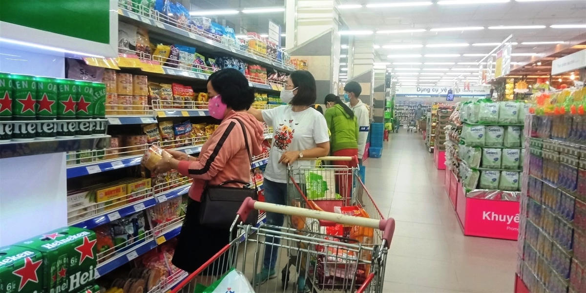 Hàng hóa trong siêu thị luôn đảm bảo cung cầu.
