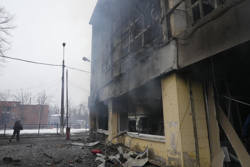 Một phòng tập thể dục bị hư hại tại thủ đô Kiev, Ukraine. Ảnh: AP.