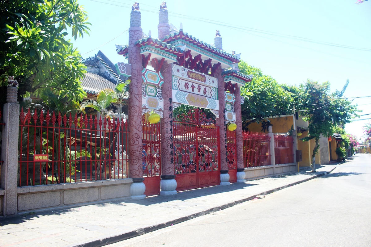 Các cơ sở kinh doanh trong phố cổ Hội An đều đóng cửa.
