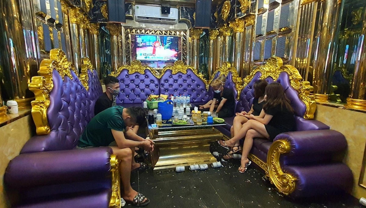 Quảng Ninh: Xử phạt, thu hồi giấy phép kinh doanh quán Karaoke vi phạm lệnh cấm