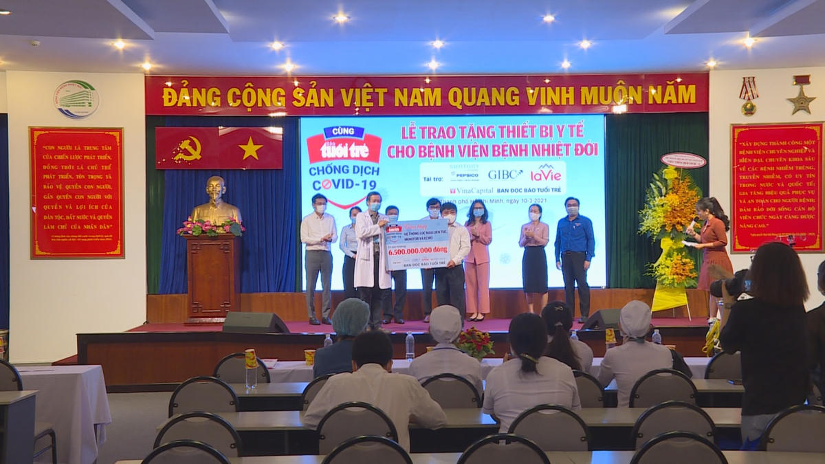 TP HCM trao tặng 6,5 tỷ đồng thiết bị y tế phòng chống dịch Covid-19