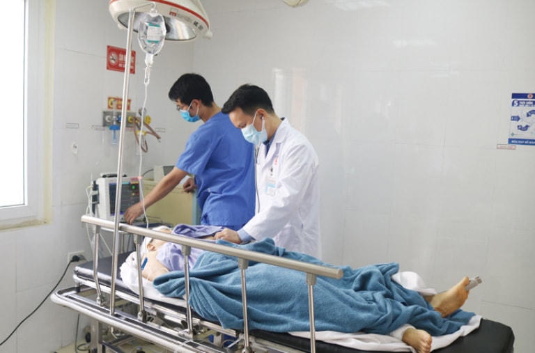 Hiện tại 2 nạn nhân thoát nạn đã qua cơn nguy kịch, trong đó 1 nạn nhân được chuyển lên Viện bỏng Quốc gia. Ảnh: GiadinhNet.