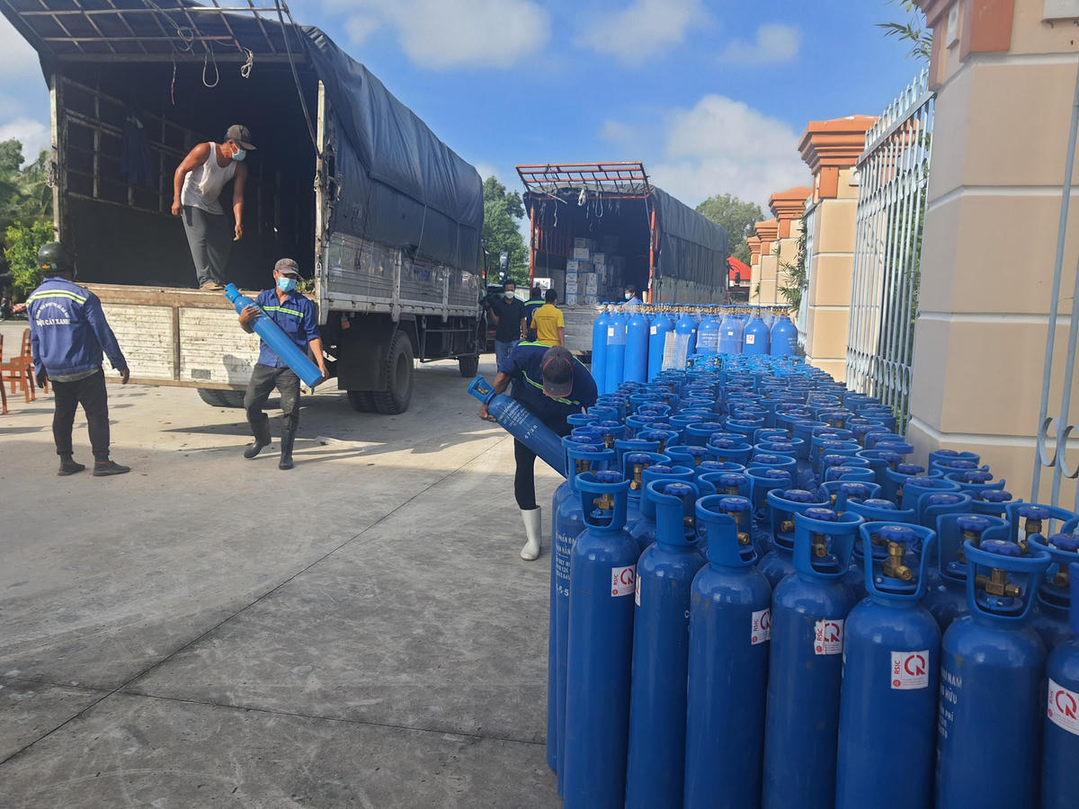 Trạm sản xuất ô- xy do Công ty CP Đại Nam hỗ trợ. Điều này đã góp phần tăng cường năng lực phòng chống dịch và nâng cao hiệu quả chữa trị cho bệnh nhân mắc Covid-19 của thị xã Giá Rai.