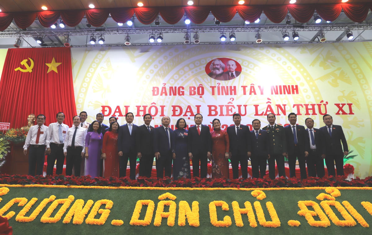 Chủ tịch Trần Thanh Mẫn cùng các đại biểu dự Đại hội.