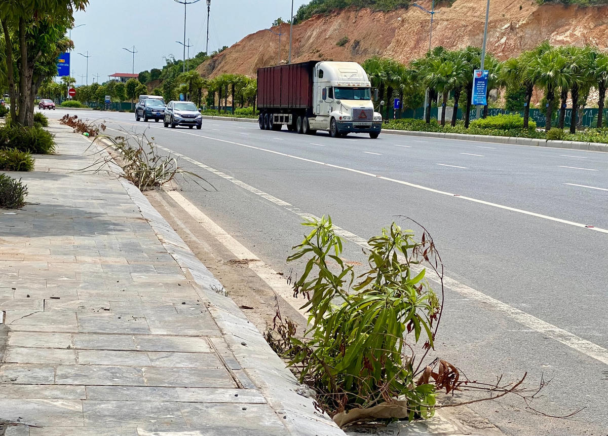 Ngày cao điểm có đến cả chục nắp hố ga trên một đoạn đường bị mất liên tiếp.