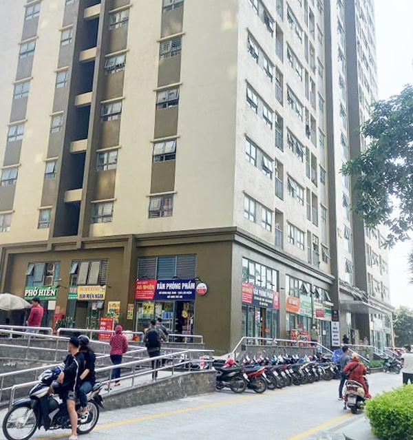 Cách đây ít ngày, tại chung cư The Vesta (Phú Lãm, Hà Đông) cũng lại xảy ra vụ việc thương tâm khi một học sinh cấp 2 rơi từ căn hộ cao tầng xuống tử vong.