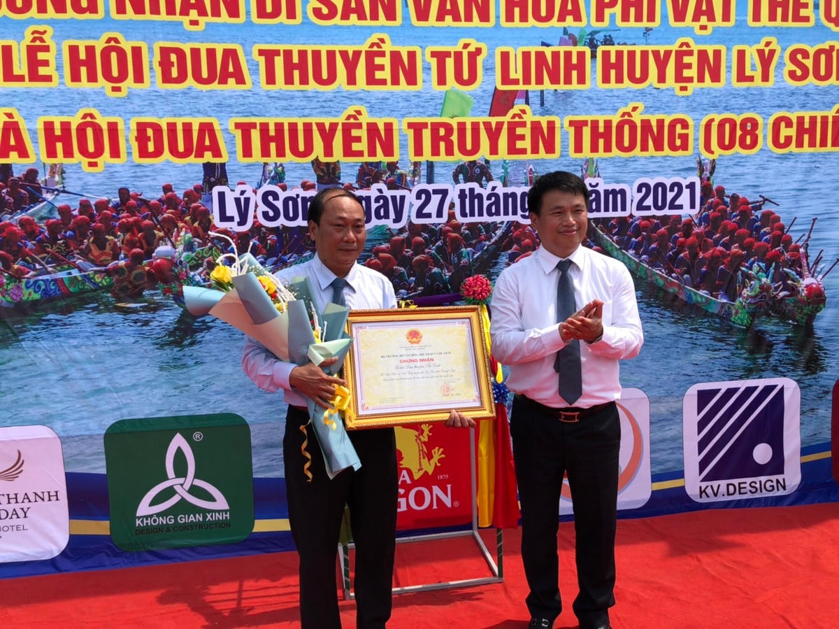 Đón nhận Bằng Di sản văn hóa phi vật thể quốc gia Lễ hội đua thuyền Tứ linh