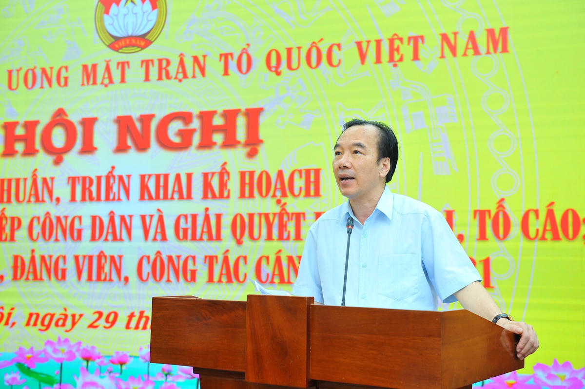 Phó Chủ tịch UBTƯ MTTQ Việt Nam Ngô Sách Thực phát biểu tại Hội nghị.