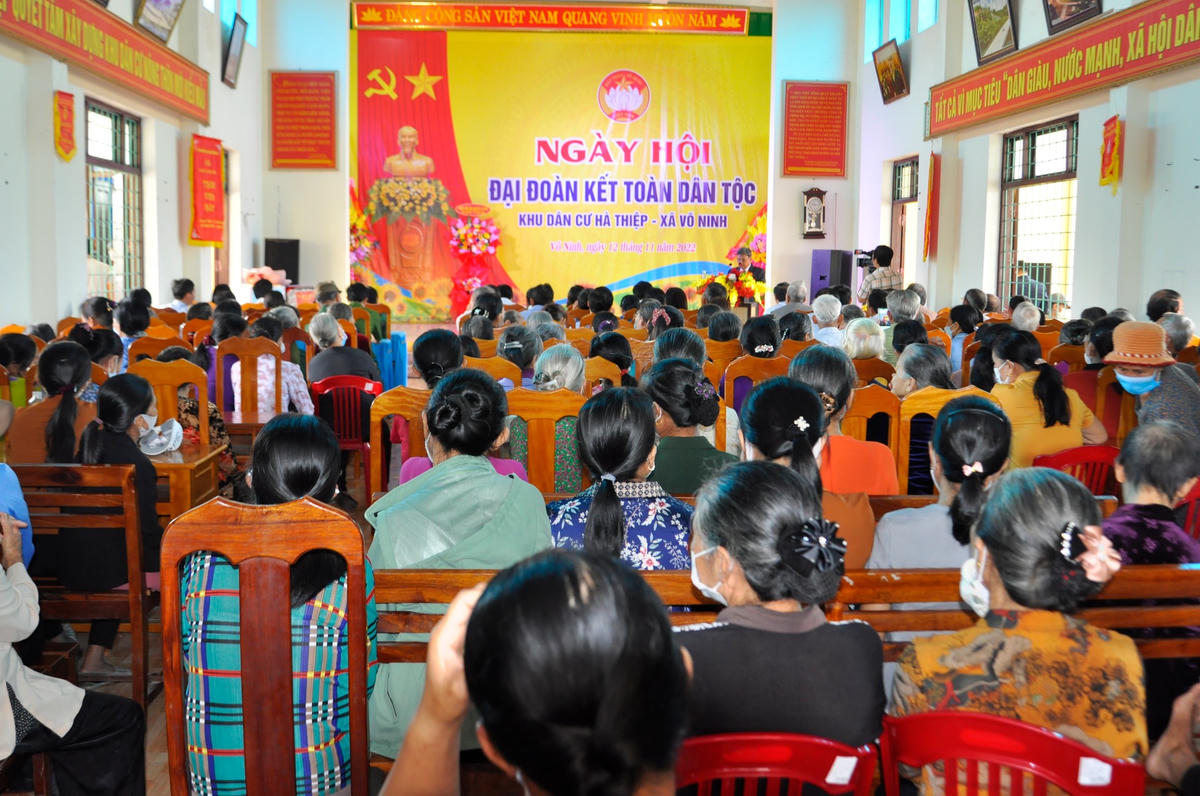 Ngày hội Đại đoàn kết toàn dân tộc ở các khu dân cư trên địa bàn huyện Quảng Ninh (Quảng Bình) lôi cuốn đông người dân tham gia.