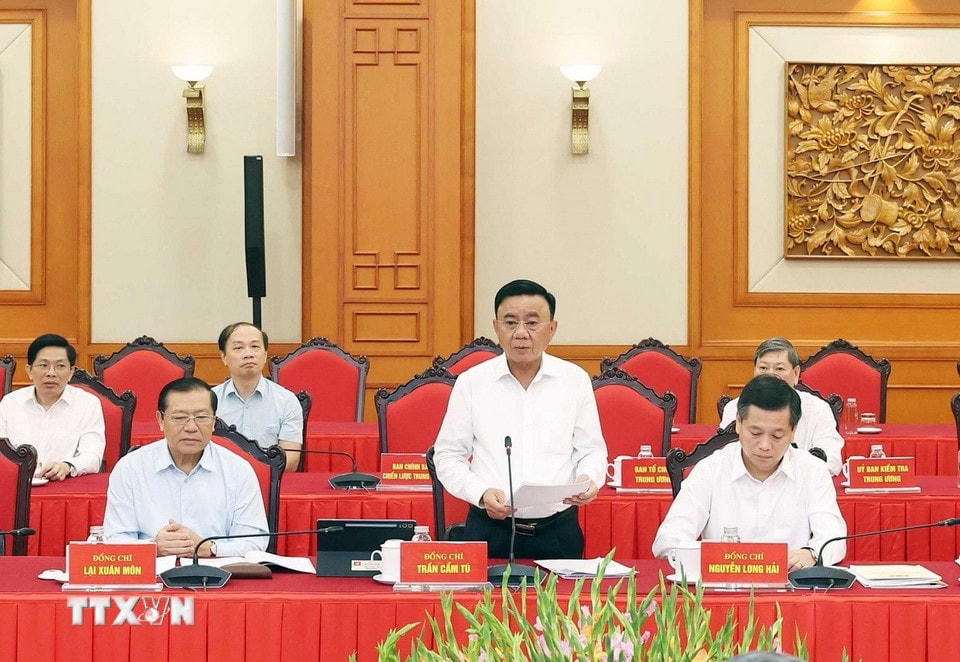 Ông Trần Cẩm Tú, Ủy viên Bộ Chính trị, Thường trực Ban Bí thư, Bí thư Đảng ủy các cơ quan Đảng Trung ương phát biểu. (Ảnh: Thống Nhất/TTXVN)