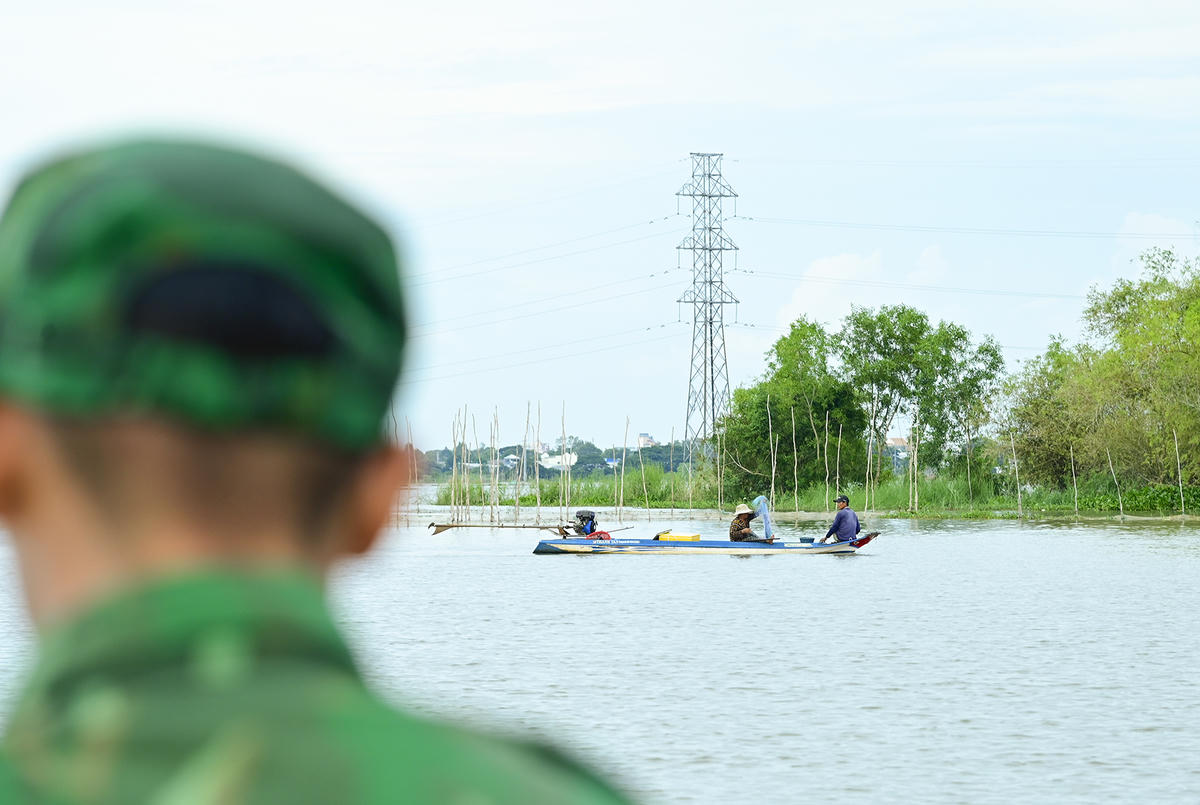 Theo đồn biên phòng Vĩnh Nguơn, đến nay nhận thức về pháp luật của người dân ngày càng nâng cao. Người dân cũng tích cực tham gia tố giác tội phạm cùng với các lực lượng chức năng, lực lượng biên phòng trong công tác đấu tranh phòng chống tội phạm. Từ đó, tình quân dân trên địa bàn càng trở nên thắm thiết. Ảnh Nguyễn Minh. 