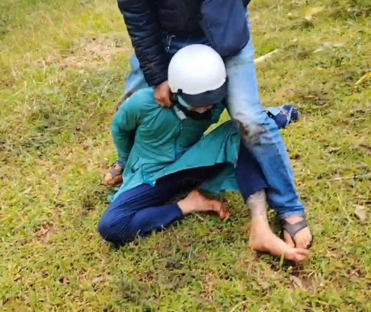 Nghi phạm bị bắt giữ trên đường Mai Thị Lựu. Ảnh:TN.