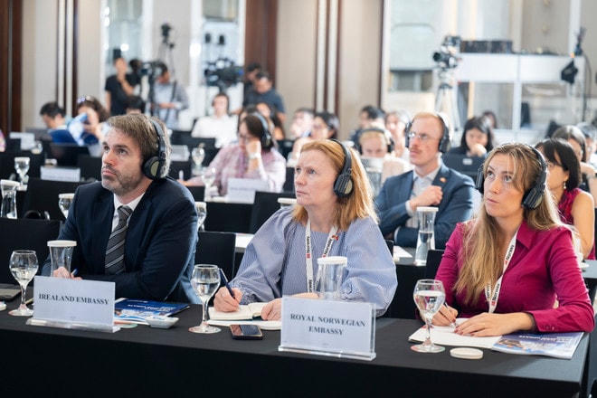 Các đại biểu tham dự tại buổi công bố báo cáo Cập nhật Kinh tế Việt Nam của WB. (Ảnh: Vietnam+) z8h-8195.jpg