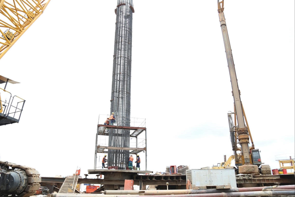 Hiện tại khu vực dự án đang trong mùa mưa nên cũng ảnh hưởng đến tổ chức thi công của các nhà thầu, đặc biệt là công tác thi công dưới sông.