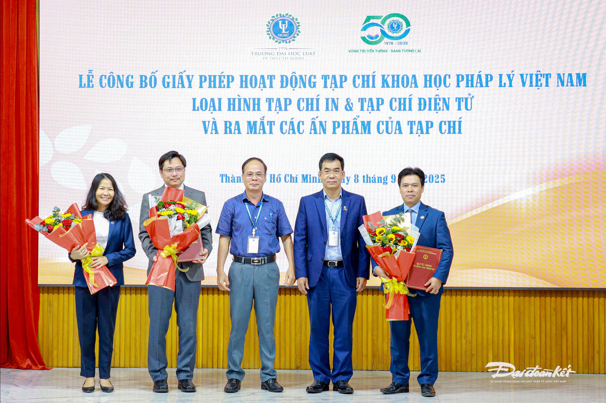 Các thành viên trong Ban Biên tập Tạp chí Khoa học pháp lý Việt Nam