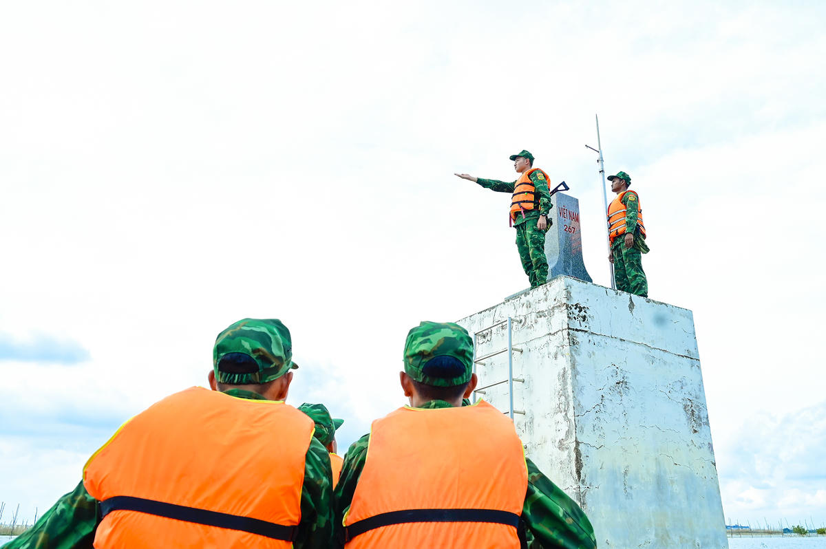 Cột mốc số 267 phân định biên giới giữa Việt Nam và Campuchia. Ảnh Nguyễn Minh. 