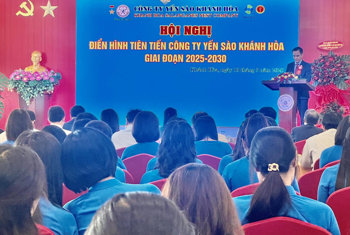 Tổng Giám đốc Công ty Yến sào Khánh Hòa đang phát biểu tại hội nghị (ảnh Thùy Trang)