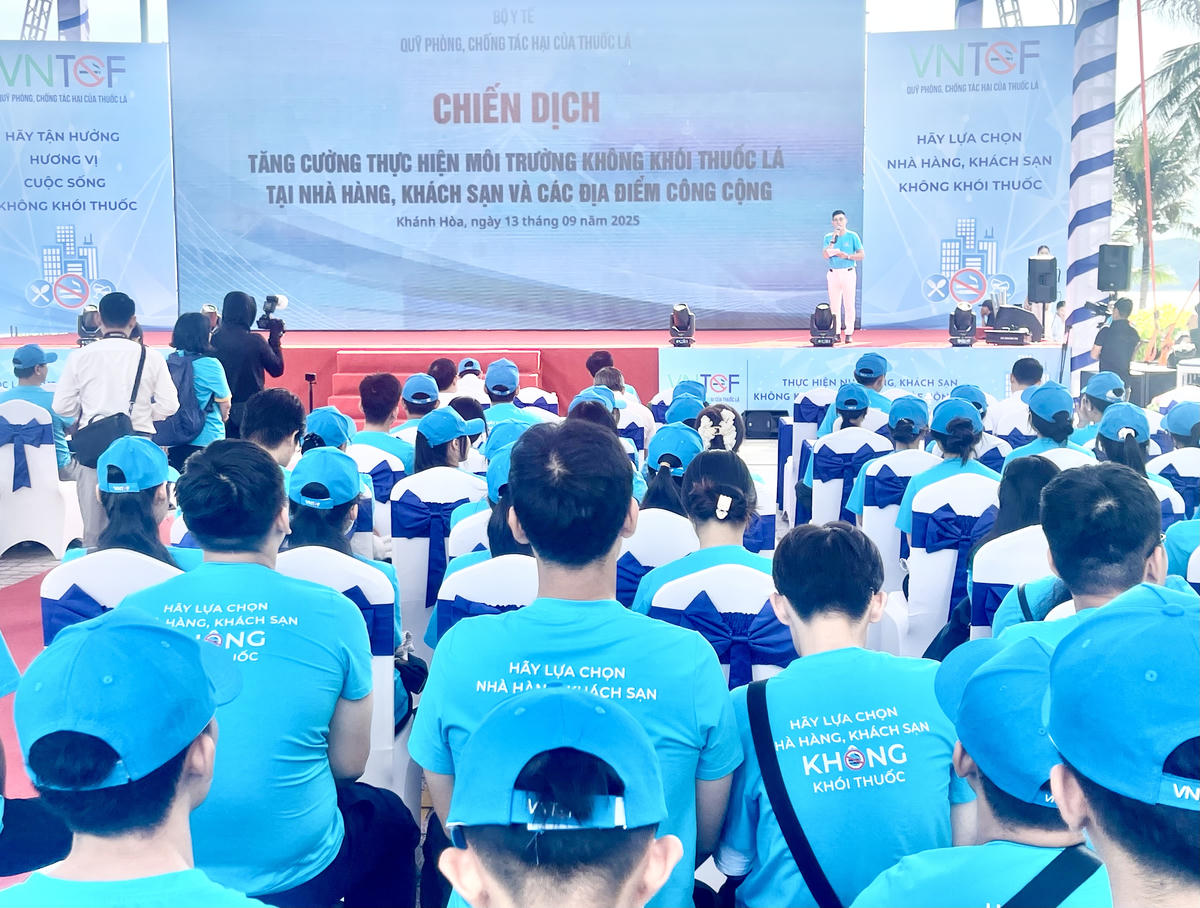 Lễ phát động chiến dịch không khói thuốc tại nhà hàng khách sạn ở Nha Trang. Ảnh: Thùy Trang.