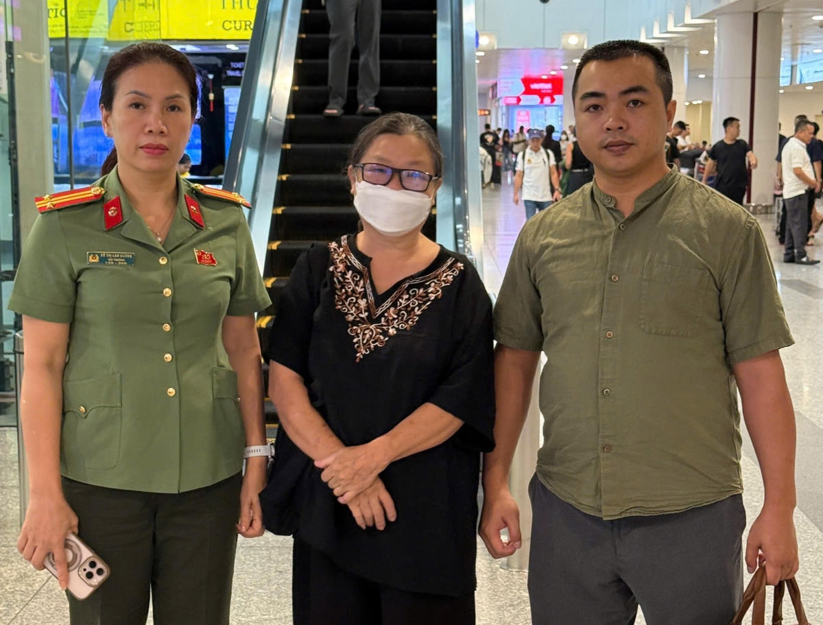 Nguyễn Thị Kim Oanh bị bắt giữ và di lý từ thủ đô Viêng Chăn, Lào về Việt Nam. Ảnh: Công an TP Hải Phòng.