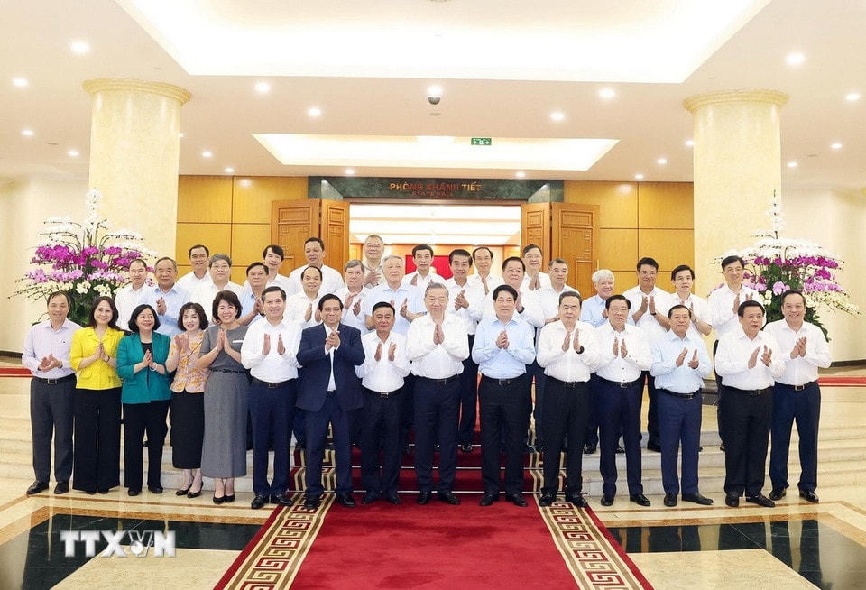 Tổng Bí thư Tô Lâm và các đại biểu chụp ảnh chung. (Ảnh: Thống Nhất/TTXVN)