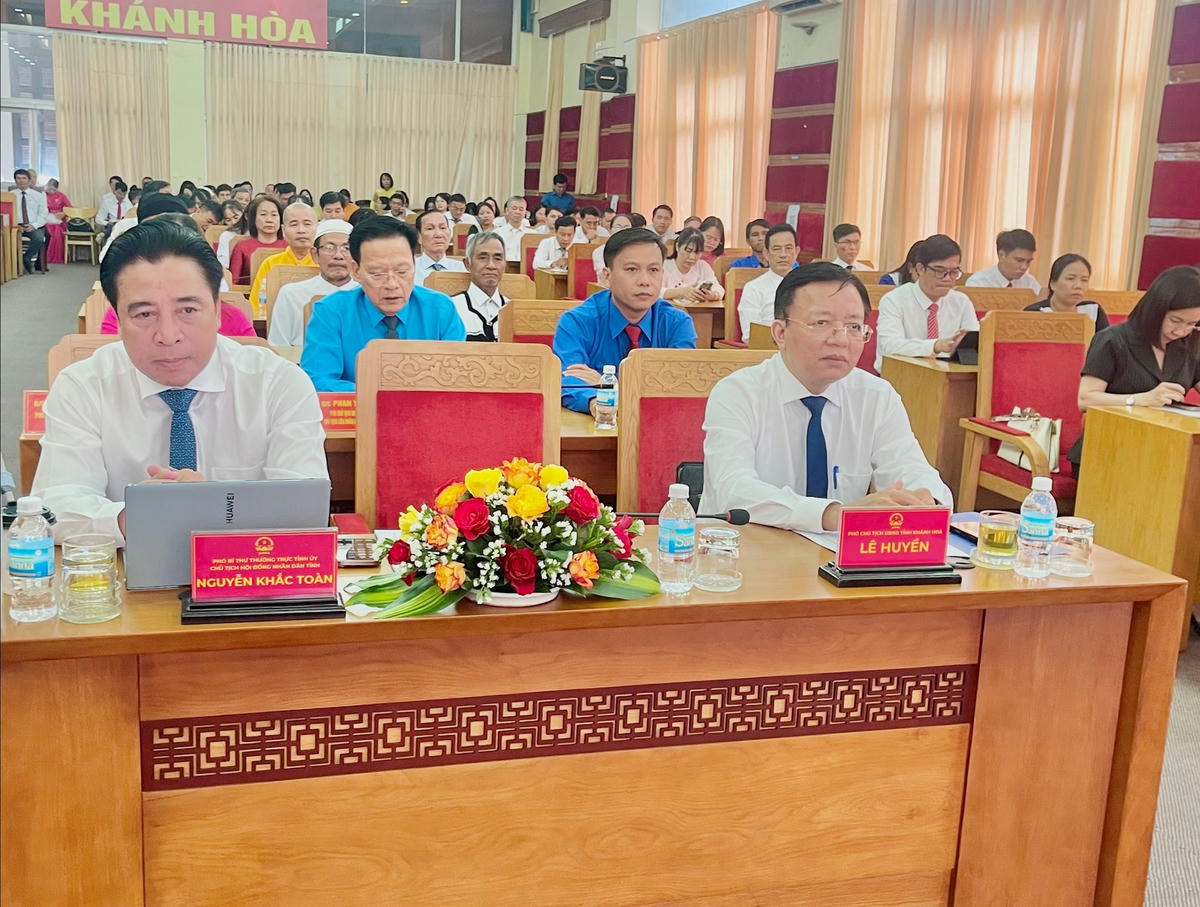 Ông Nguyễn Khắc Toàn, Phó Bí Thư Thường trực Tỉnh Ủy , Chủ tịch HĐND tỉnh Khánh Hòa tham dự hội nghị (ảnh Thùy Trang)