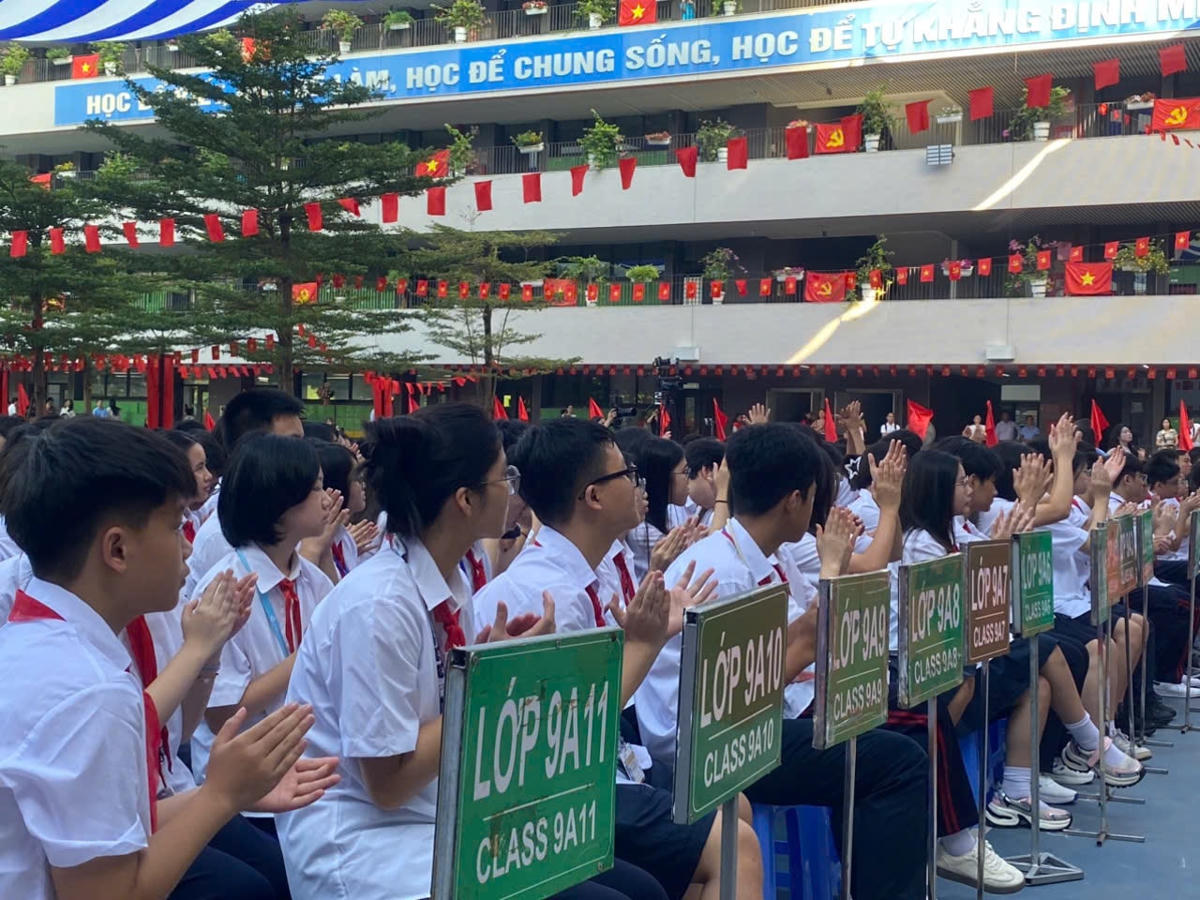 Học sinh Hà Nội dự lễ khai giảng năm học 2025-2026. Ảnh: N.H.