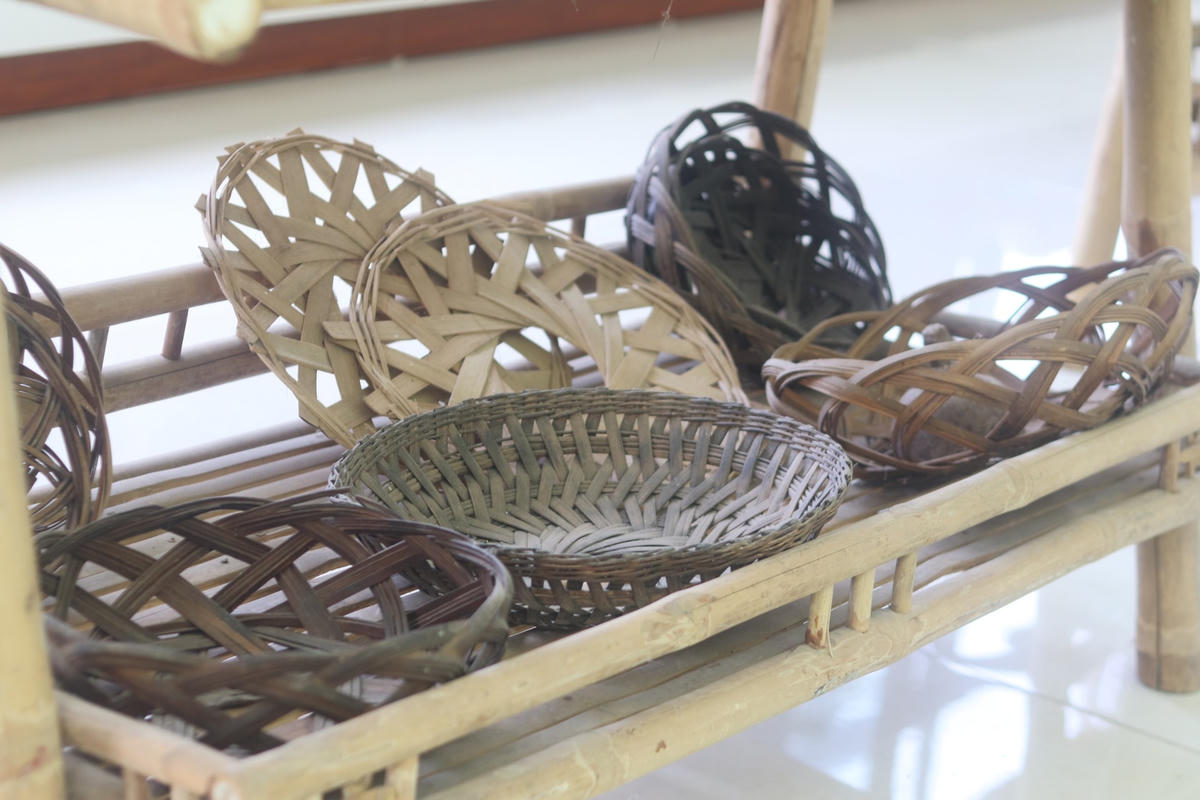 Những chiếc rế dùng để lót nồi. Ảnh: Đình Minh