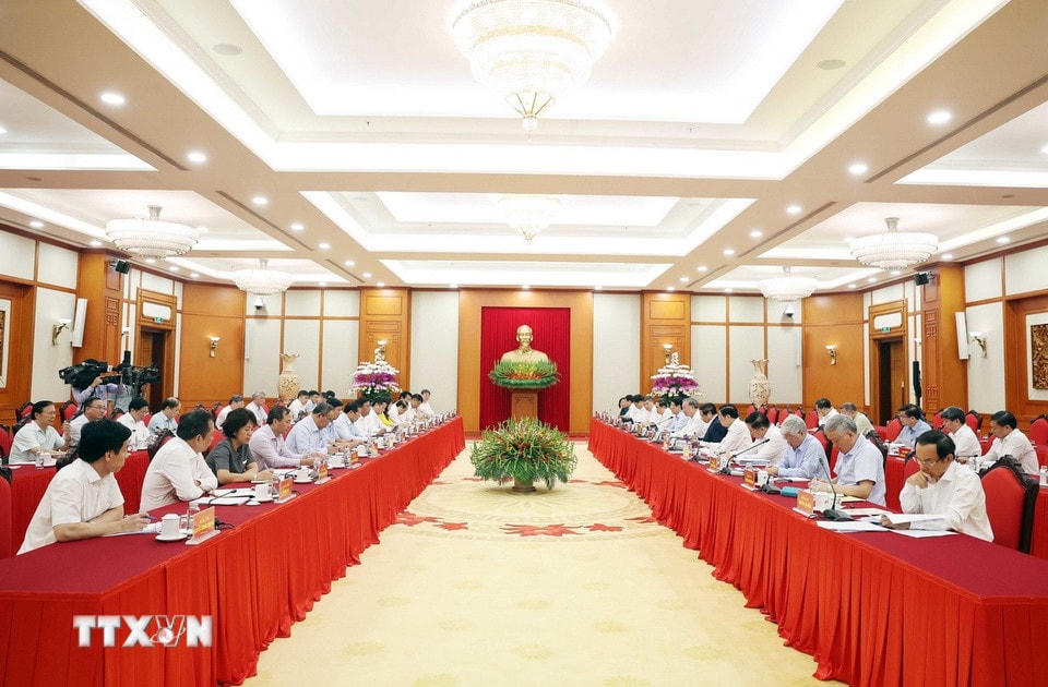 Tổng Bí thư Tô Lâm chủ trì cuộc làm việc của Bộ Chính trị với Ban Thường vụ Đảng ủy các cơ quan Đảng Trung ương. (Ảnh: Thống Nhất/TTXVN)