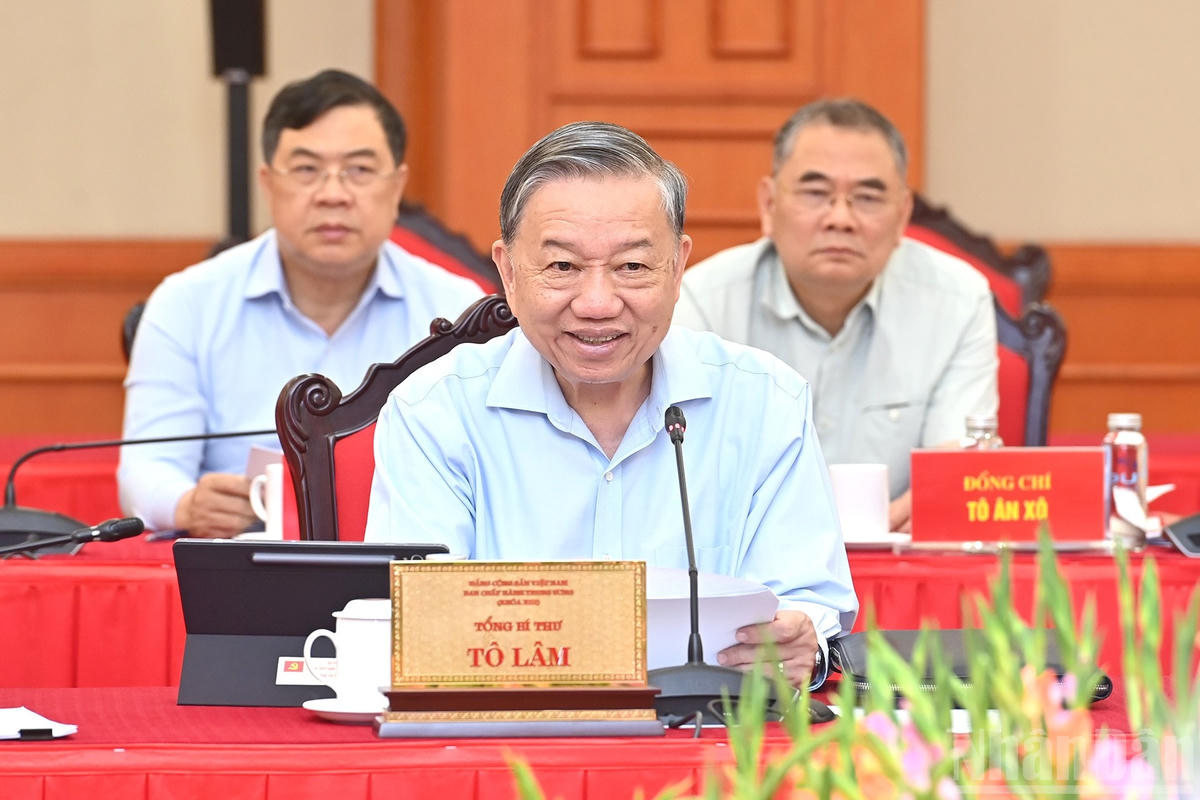 Tổng Bí thư Tô Lâm chủ trì cuộc làm việc của Bộ Chính trị với Ban Thường vụ Đảng ủy Công an Trung ương- Ảnh 2.