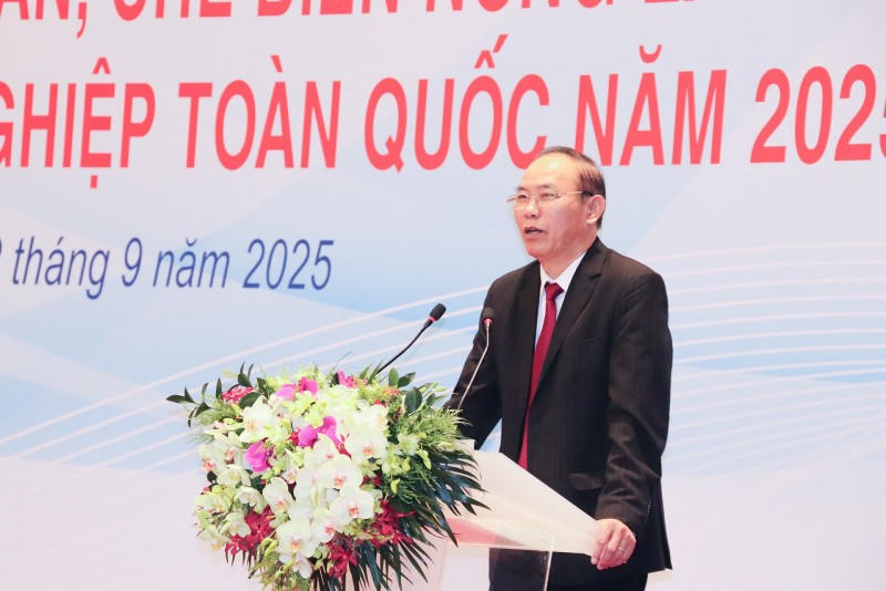 Tiến sĩ Phùng Đức Tiến Thứ trưởng - Bộ Nông nghiệp và Môi trường phát biểu.