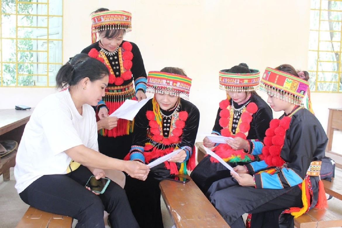 Hội viên phụ nữ thôn Khuổi Nhàng (xã Chợ Mới, tỉnh Thái Nguyên) được truyền thông về bình đẳng giới.