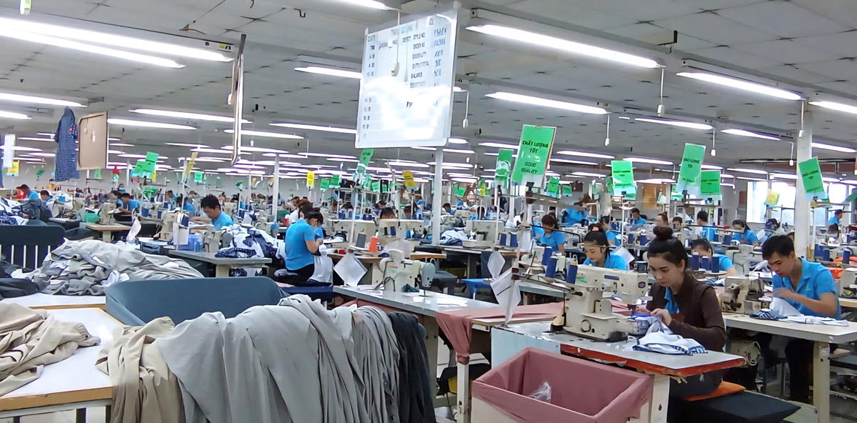 Ngành dệt may và những thách thức dịp cuối năm. Ảnh: Hạ Lan. 