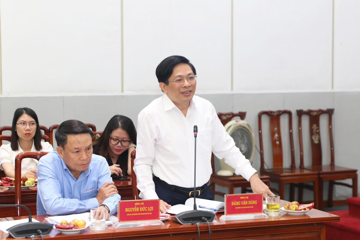 Các đại biểu thảo luận, đóng góp ý kiến tại cuộc họp. Ảnh: Tiến Đạt.