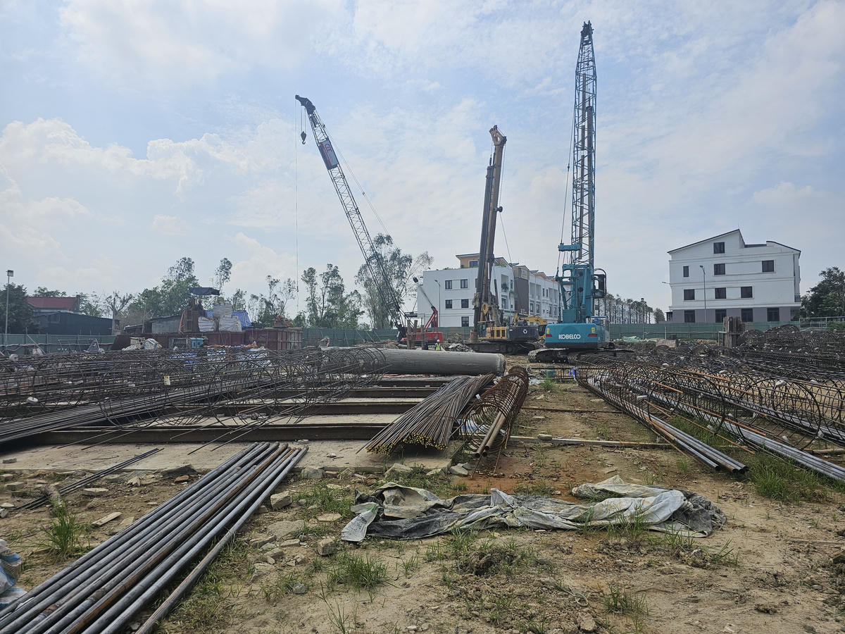 Đến nay, công trình Trung tâm thương mại dịch vụ kết hợp nhà ở cao tầng tại vị trí lô đất CT-C (toà S - Signature) vẫn chưa đào móng dù rao bán rầm rộ. Ảnh: Quốc Thanh.