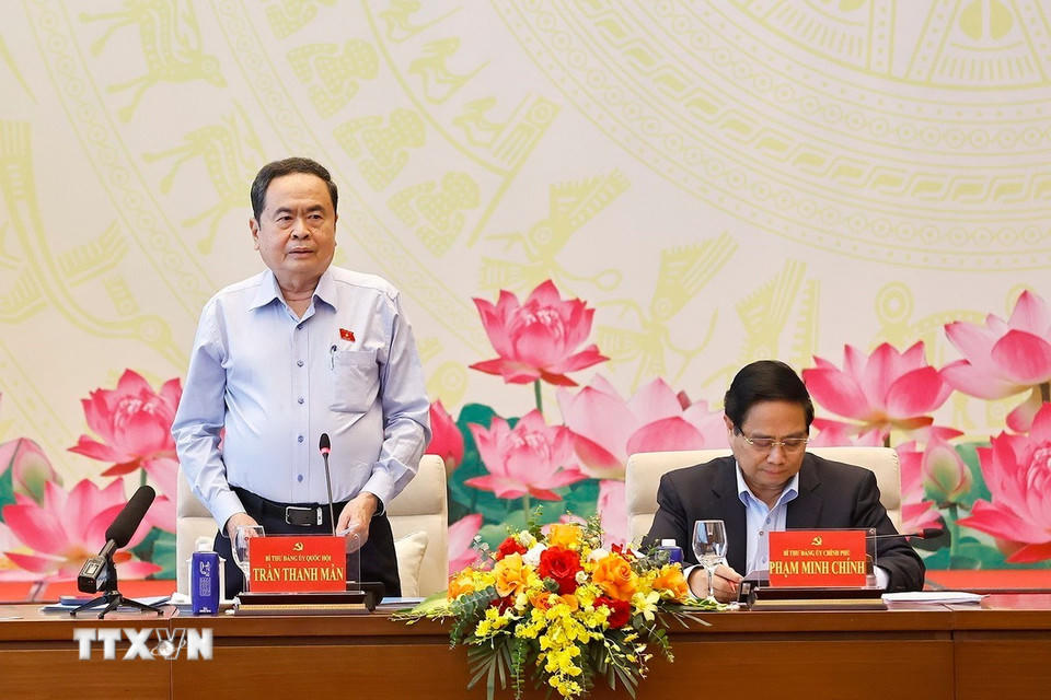 Chủ tịch Quốc hội Trần Thanh Mẫn và Thủ tướng Chính phủ Phạm Minh Chính đồng chủ trì hội nghị. (Ảnh: Doãn Tấn/TTXVN)