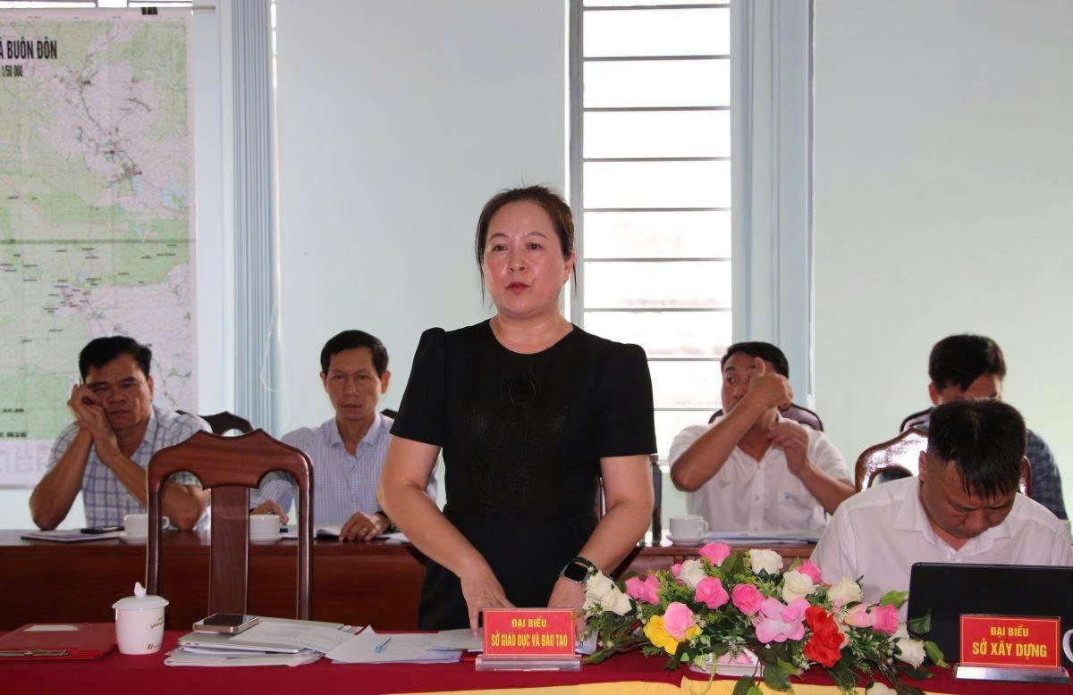 Phó Giám đốc Sở Giáo dục và Đào tạo Lê Thị Kim Oanh tham gia ý kiến tại hội nghị. Ảnh: TT.