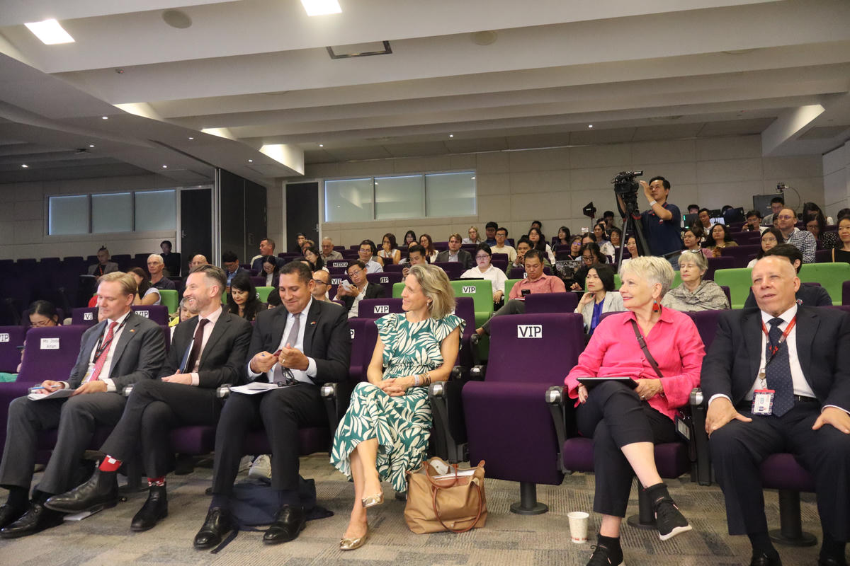 Đại biểu tham dự triển lãm và đối thoại Giải thưởng Nobel 2025. Ảnh: Tuyết Lưu. 