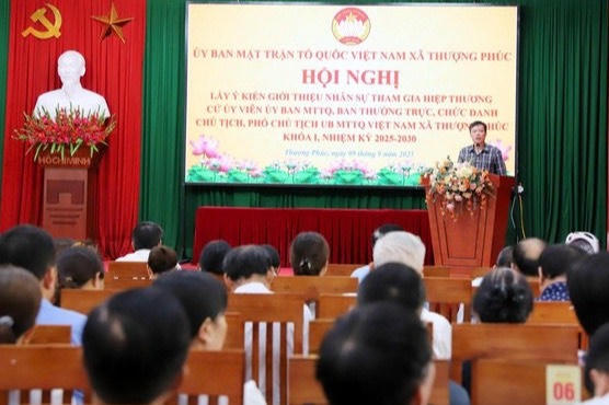 Ông Đỗ Hồng Phong - Ủy viên Ban Thường vụ Đảng ủy, Chủ tịch Ủy ban MTTQ Việt Nam xã Thượng Phúc chủ trì Hội nghị giới thiệu nhân sự Ủy ban MTTQ Việt Nam xã Thượng Phúc khóa I, nhiệm kỳ 2025-2030. Ảnh: Thanh Bình.