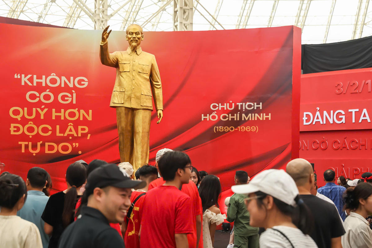 Triển lãm thành tựu đất nước thu hút hàng triệu lượt khách tham quan. Ảnh: Quang Vinh.