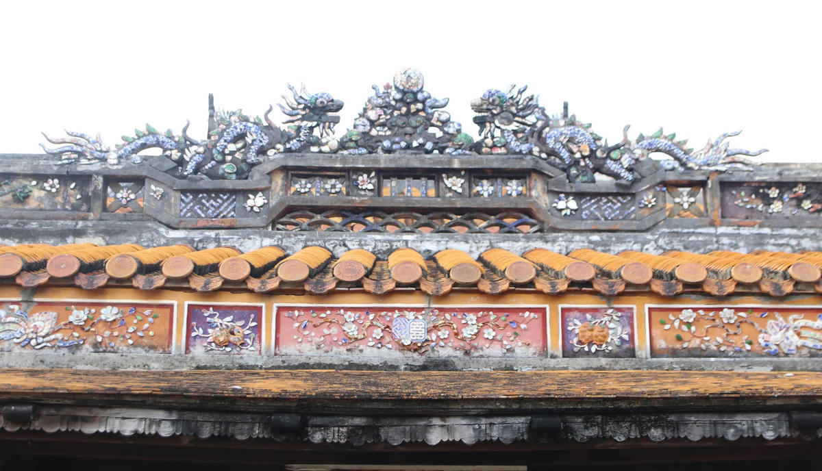 Tuy nhiên, vì trường ở hơi xa kinh thành, đến năm 1908, triều đình cho dời về gần bên trái Đại Nội như hiện nay. Ảnh: N.Q.