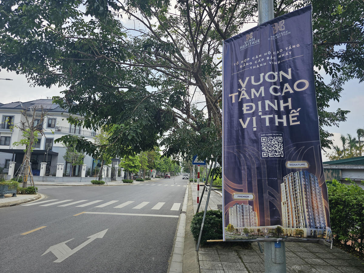 Thời gian gần đây, chung cư cao tầng Heritage Collection được quảng cáo là "Tổ hợp căn hộ cao tầng đẳng cấp bậc nhất thành Vinh".  Ảnh: Quốc Thanh.