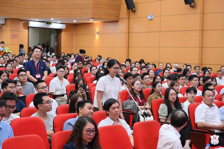 Sinh viên Đại học Y Hà Nội chọn chuyên ngành bác sĩ nội trú. Ảnh: NTCC