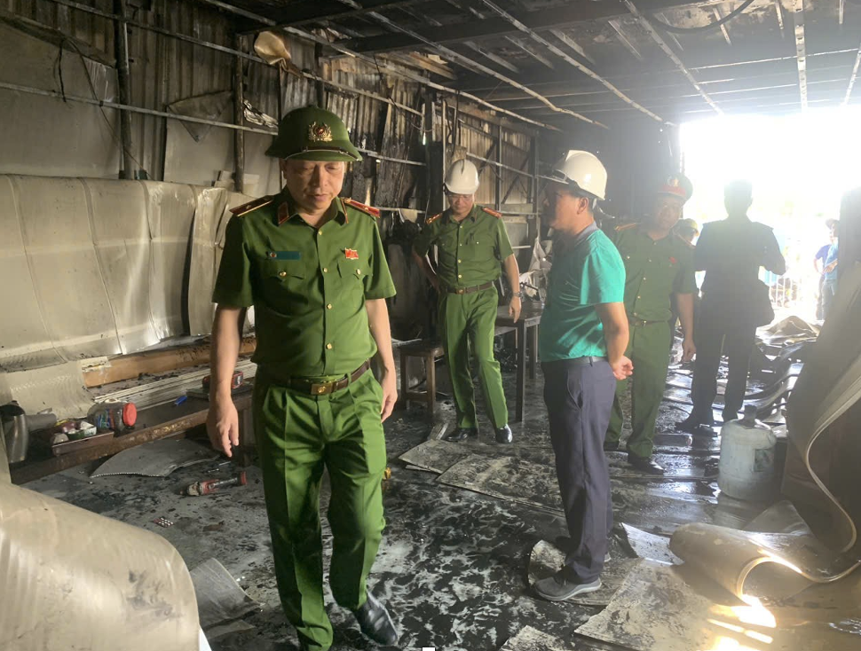 Thiếu tướng Nguyễn Hồng Ky, Phó Giám đốc CATP, trực tiếp chỉ đạo tại hiện trường. Ảnh: CACC.