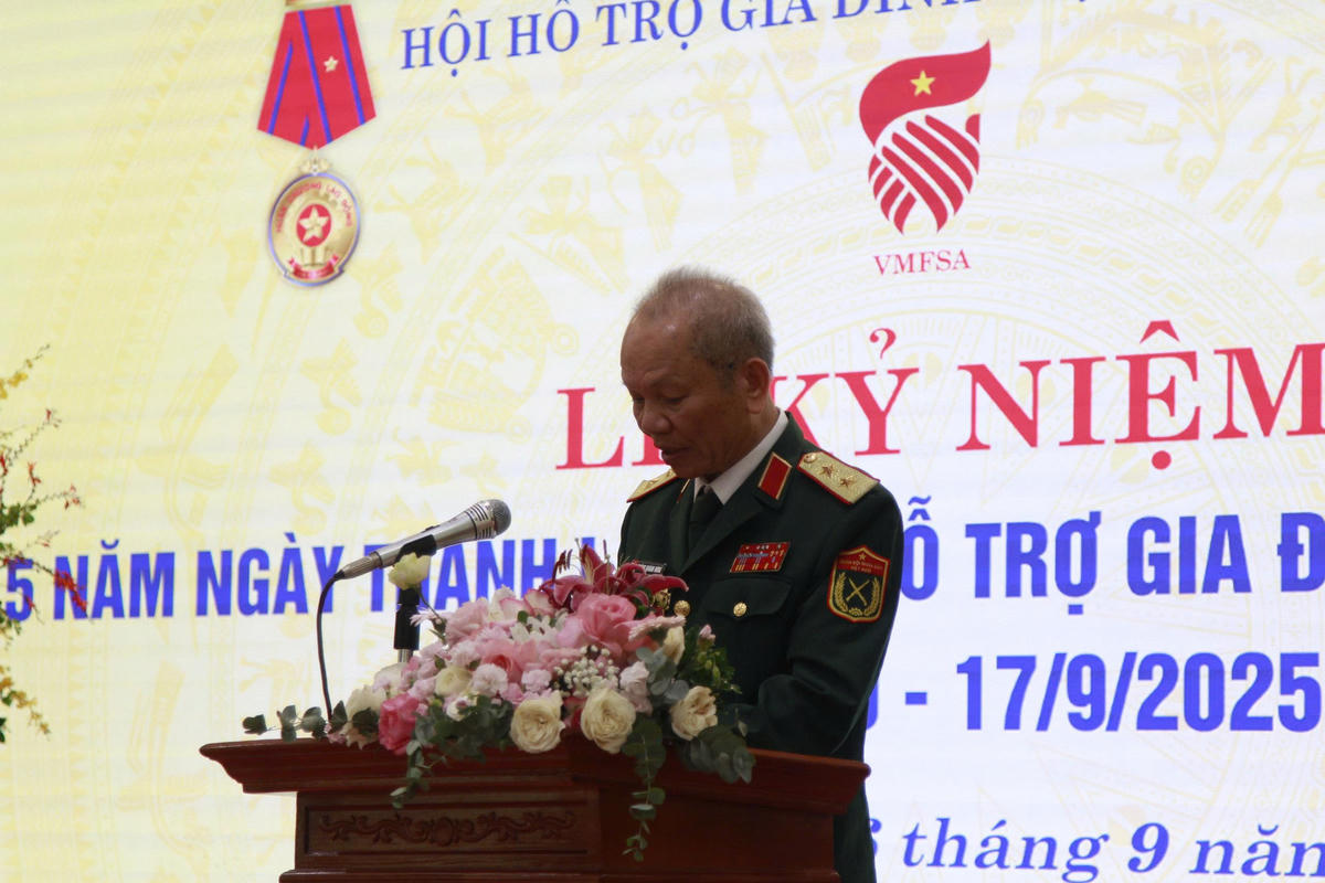 Trung tướng Hoàng Khánh Hưng phát biểu.  Ảnh: N. P