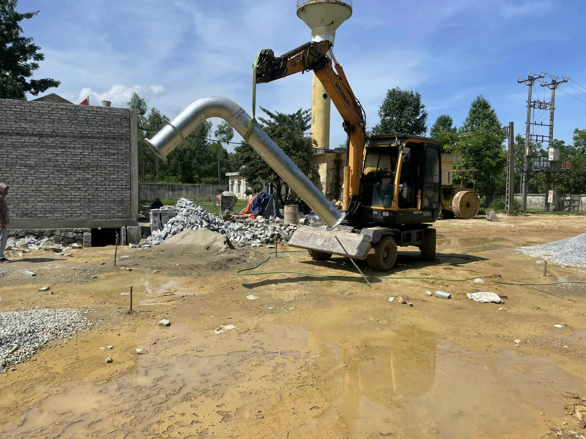 Hà Tĩnh tập trung đẩy nhanh thi công các dự án cấp nước sạch từ nguồn xây dựng nông thôn mới. 	Ảnh: H.N