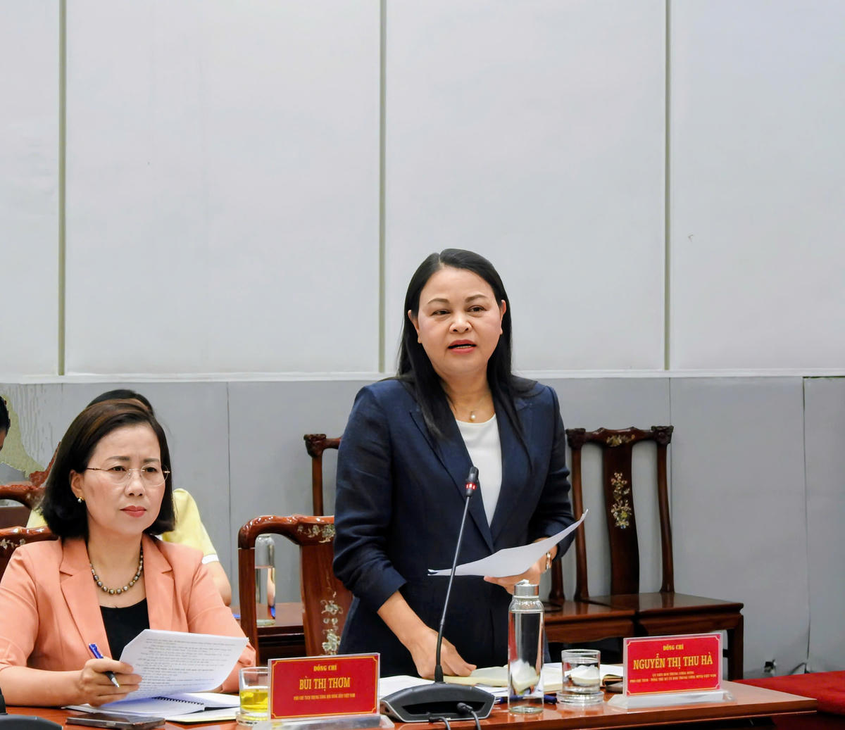 Ủy viên Trung ương Đảng, Phó Chủ tịch - Tổng Thư ký Ủy ban Trung ương MTTQ Việt Nam Nguyễn Thị Thu Hà phát biểu tại Hội nghị. Ảnh: Văn Hoa.