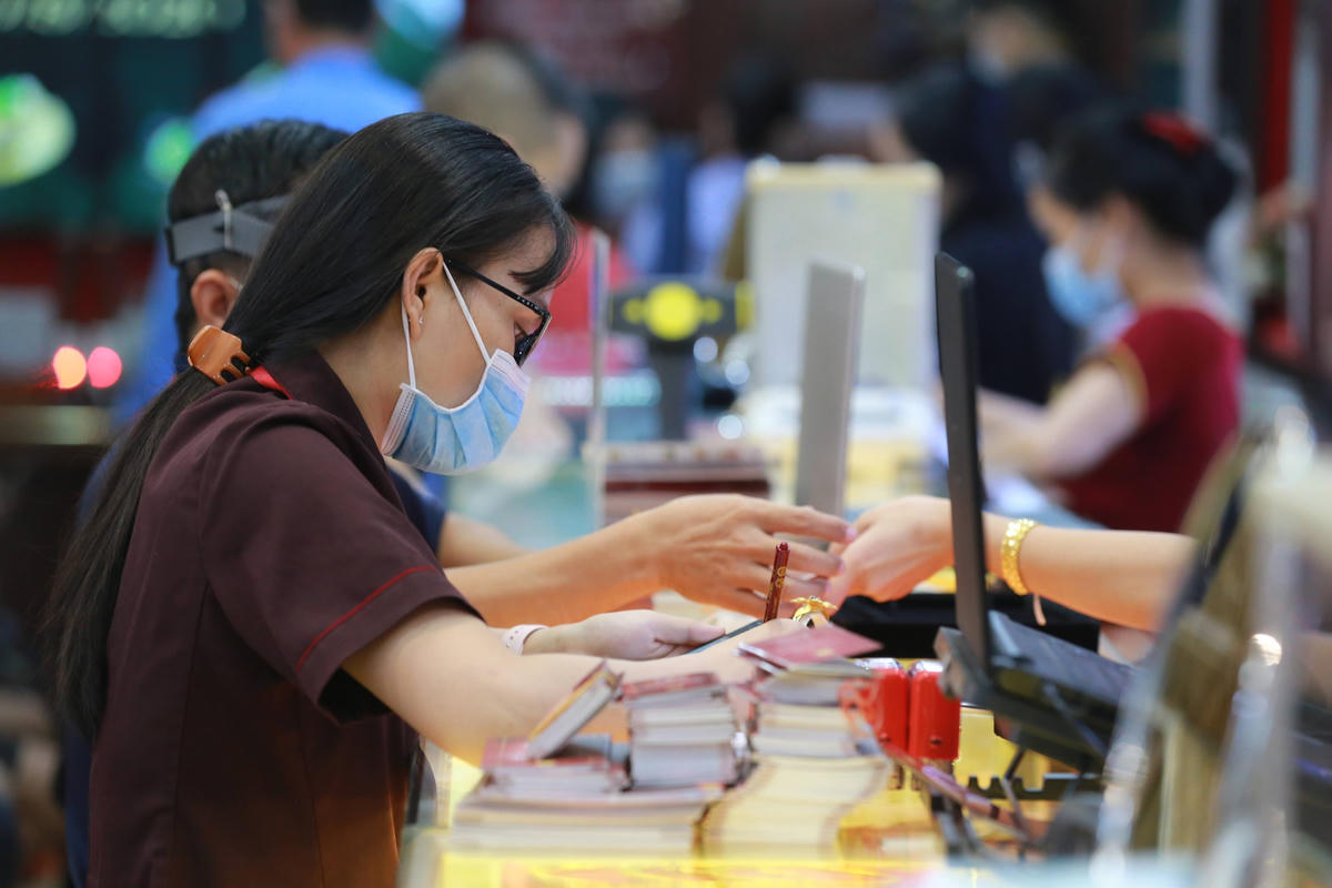 Thủ tướng chỉ đạo ổn định thị trường vàng, thu hẹp chênh lệch giá trong nước và quốc tế. Ảnh: Quang Vinh.